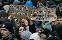 Biến đổi khí hậu: Khoảng 100.000 người tuần hành tại thủ đô Thụy Sĩ
