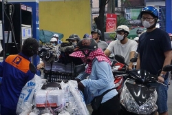 Giá xăng dầu hôm nay 14/12: 'Bỏ túi' thêm 2 USD; trong nước người dân 'vui như Tết' khi giá xăng giảm sâu