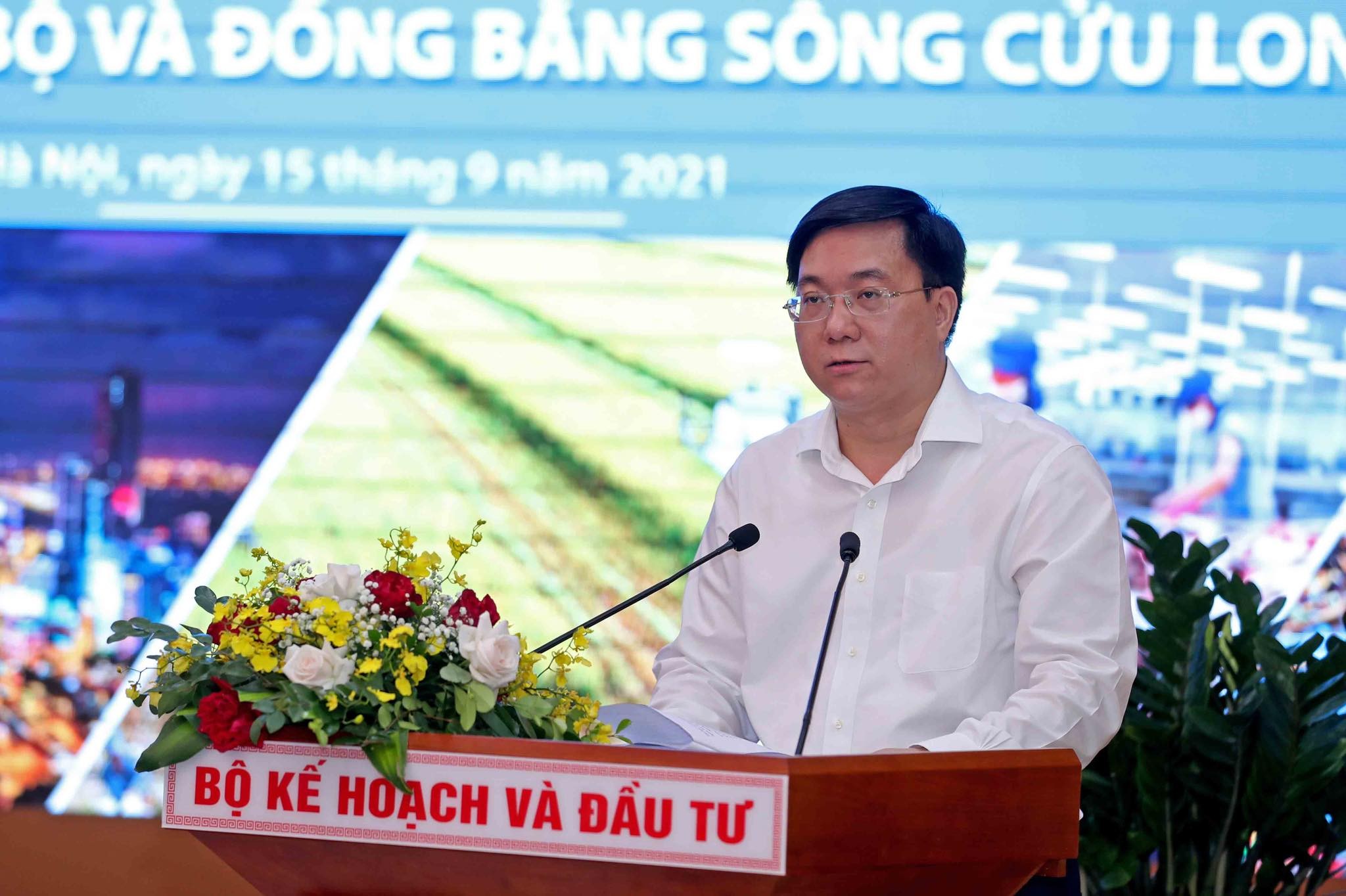 Thứ trưởng Bộ Kế hoạch và Đầu tư Trần Duy Đông chủ trì hội nghị với 19 địa phương Vùng miền Trung và Vùng Tây Nguyên sáng 15/9. (Nguồn: Báo Đầu tư)