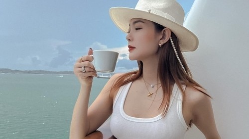 Sao Việt: Minh Hằng thả dáng trên du thuyền, Phương Anh Đào khoe mặt mộc 'không tì vết'