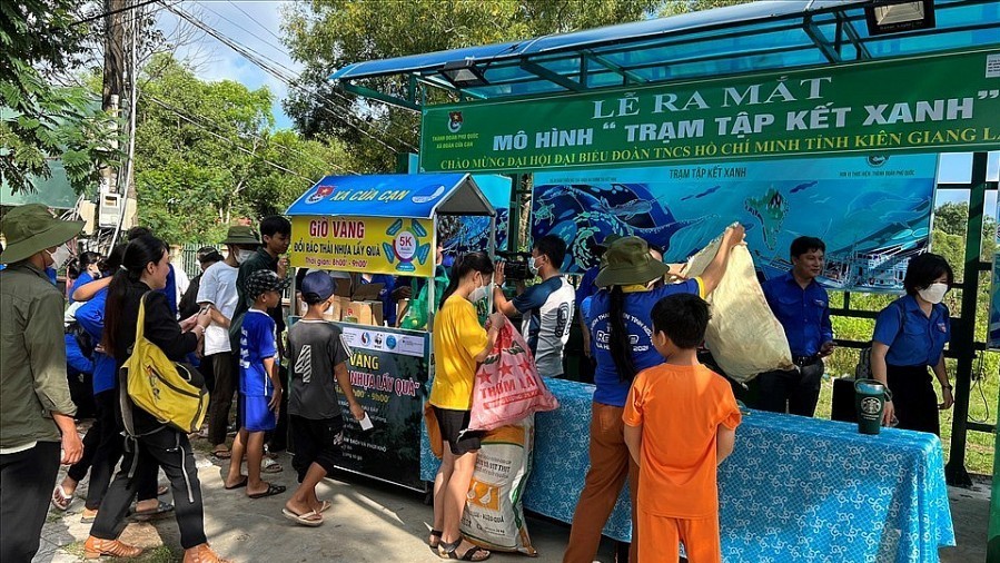 'Tẩy chay' rác thải nhựa, hướng tới phát triển du lịch bền vững