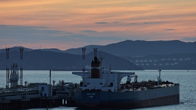 dau cua nga van giu ngoi vuong tai thi truong tho nhi ky