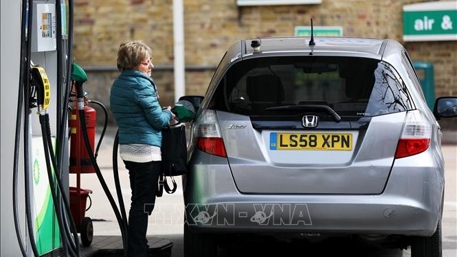 gia xang dau hom nay 1410 gia dau dao chieu sau 3 ngay lao doc khong phanh iea canh bao nguy co suy thoai toan cau