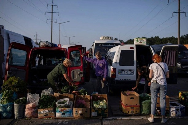 Một khu chợ thực phẩm tại Lviv (Ukraine). Ảnh: NYT Một khu chợ thực phẩm tại Lviv (Ukraine). Ảnh: NYT
