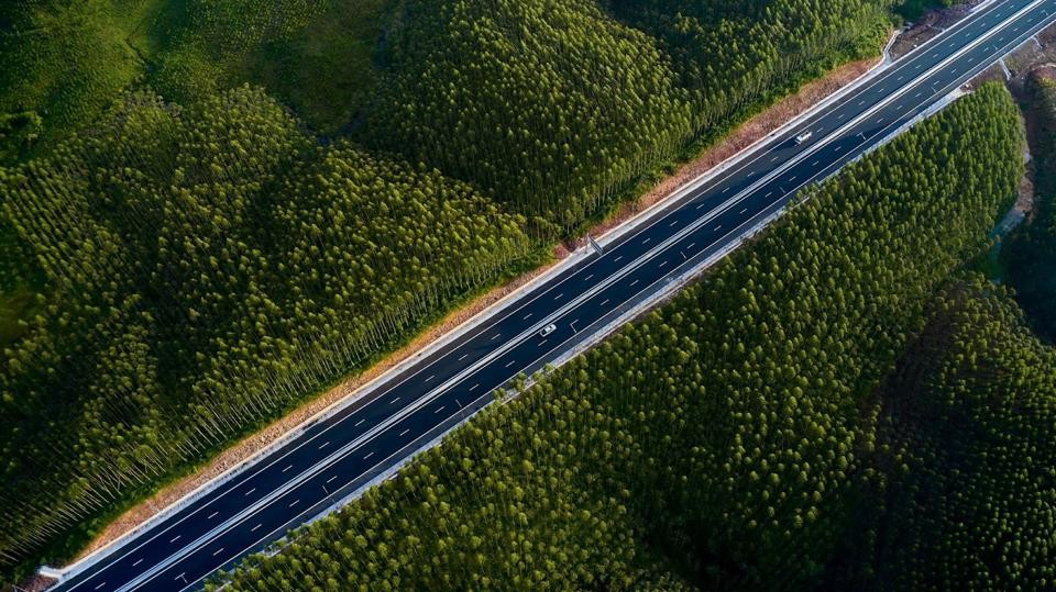 Chuyển đổi phương thức phát triển từ 'nâu' sang 'xanh': Vì sao Quảng Ninh thành công đến thế?