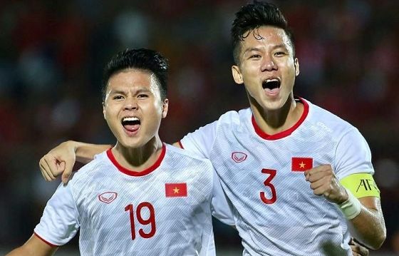 doi tuyen viet nam nhan thuong nong 800 trieu dong len duong ve nuoc