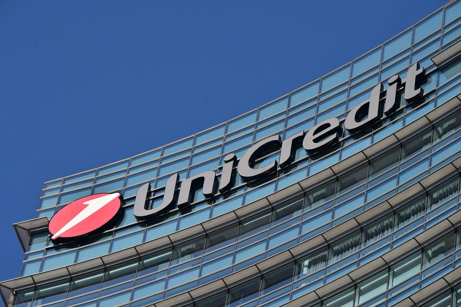 ngan hang unicredit phat hien vu vi pham du lieu lien quan toi 3 trieu khach hang