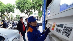 Giá xăng giảm sâu 1.500 đồng/lít từ chiều 12/12