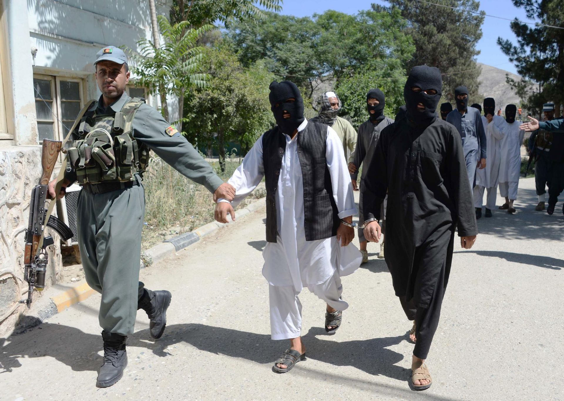 iran canh bao is dich chuyen luc luong sang afghanistan