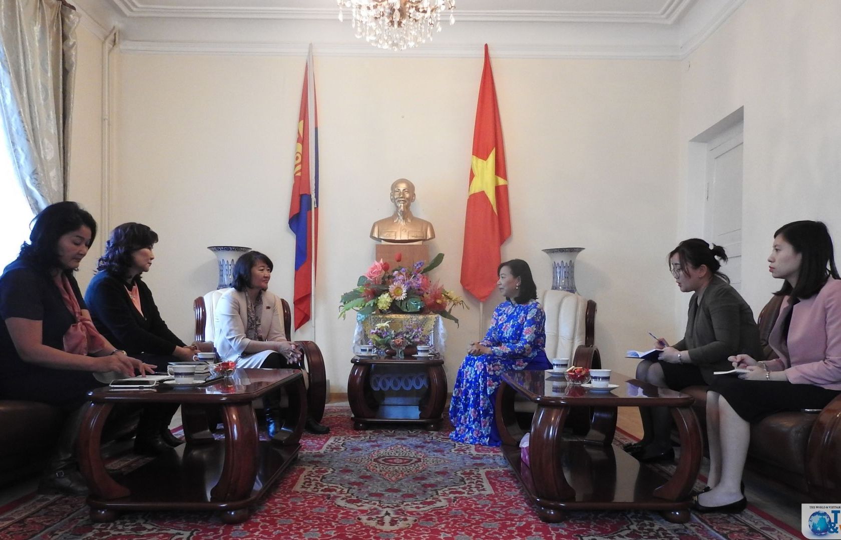 tim canh cua cho lao dong viet nam lam viec tai mong co