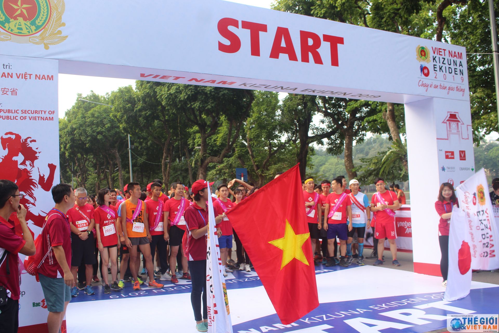 hon 1000 van dong vien tham gia giai chay kizuna ekiden 2019