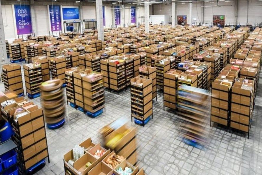 Trung Quốc đang chuẩn bị cho mua sắm Ngày Độc thân 11.11 với lượng nhân sự lên tới 3 triệu người lao động, khoảng 4.000 máy bay và tàu chở hàng. Ảnh: Cainiao. Alibaba thu về doanh thu 'khủng' hơn 56 tỷ USD trong sáng 11/11