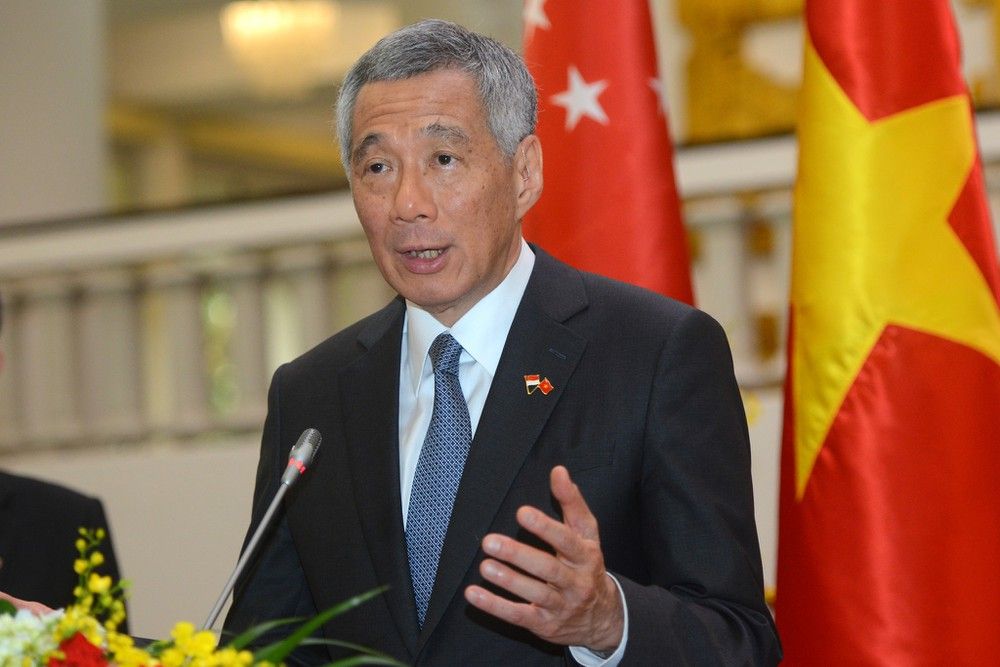 Thủ tướng Lý Hiển Long cũng hoan nghênh tiến bộ đã đạt được trong các cuộc đàm phán giữa ASEAN và Trung Quốc về Bộ quy tắc ứng xử (COC) ở Biển Đông. 