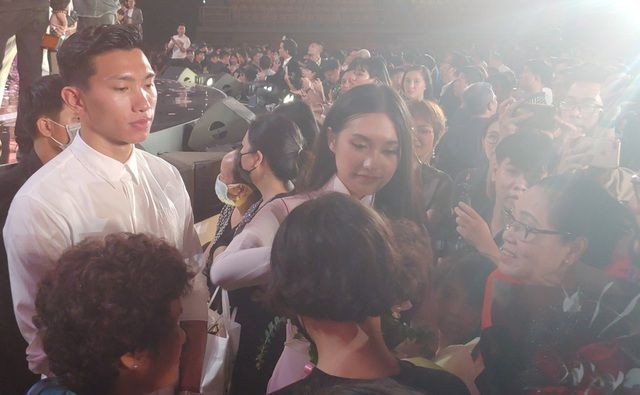 Sau đó, khi Doãn Hải My kết thúc chương trình cô đã luôn xuất hiện bên cạnh Đoàn Vân Hậu, cả hai khá thoải mái khi quan tâm cho nhau sau khi chương trình kết thúc.