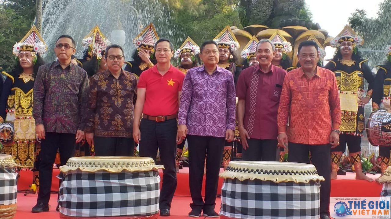 Quảng bá du lịch Việt Nam tại Lễ hội đường phố Denpasar, Indonesia quang ba du lich viet nam tai le hoi duong pho denpasar indonesia