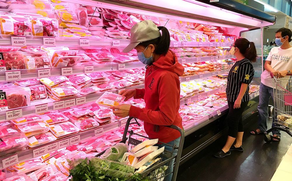 Giá heo hơi hôm nay 17/12: Bất ngờ sụt giảm,