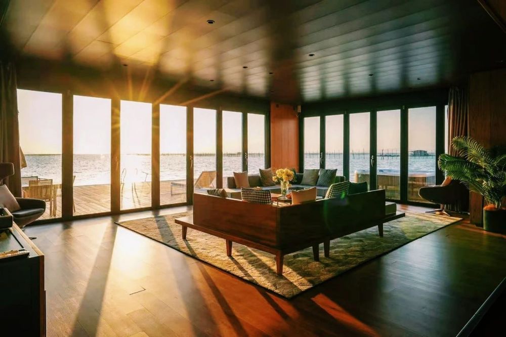 Với diện tích rộng, biệt thự nổi được thiết kế với rất nhiều không gian trong nhà và ngoài trời.(Nguồn: Sina)