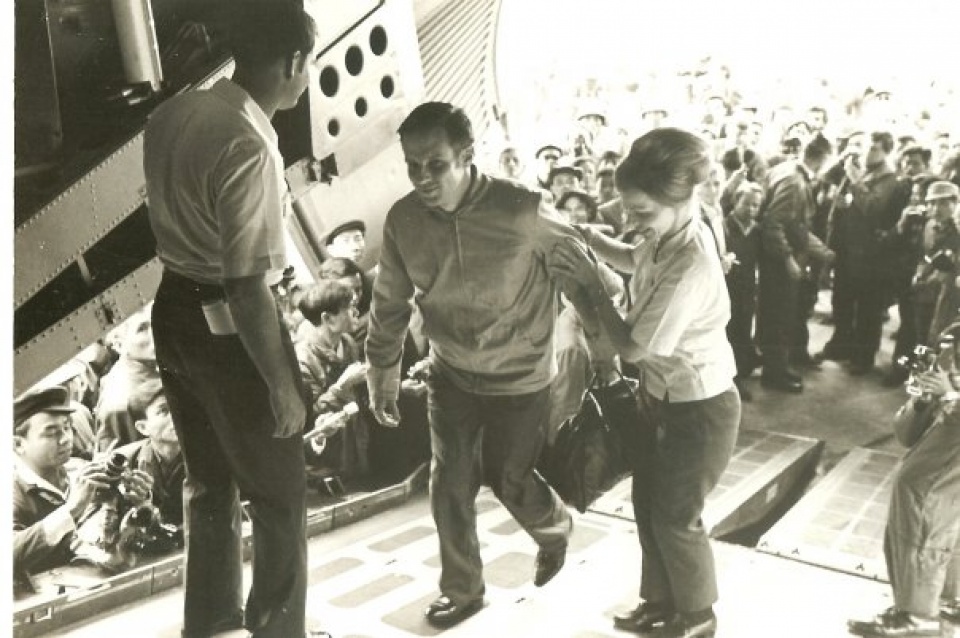 gan nua the ky di tim an nhan