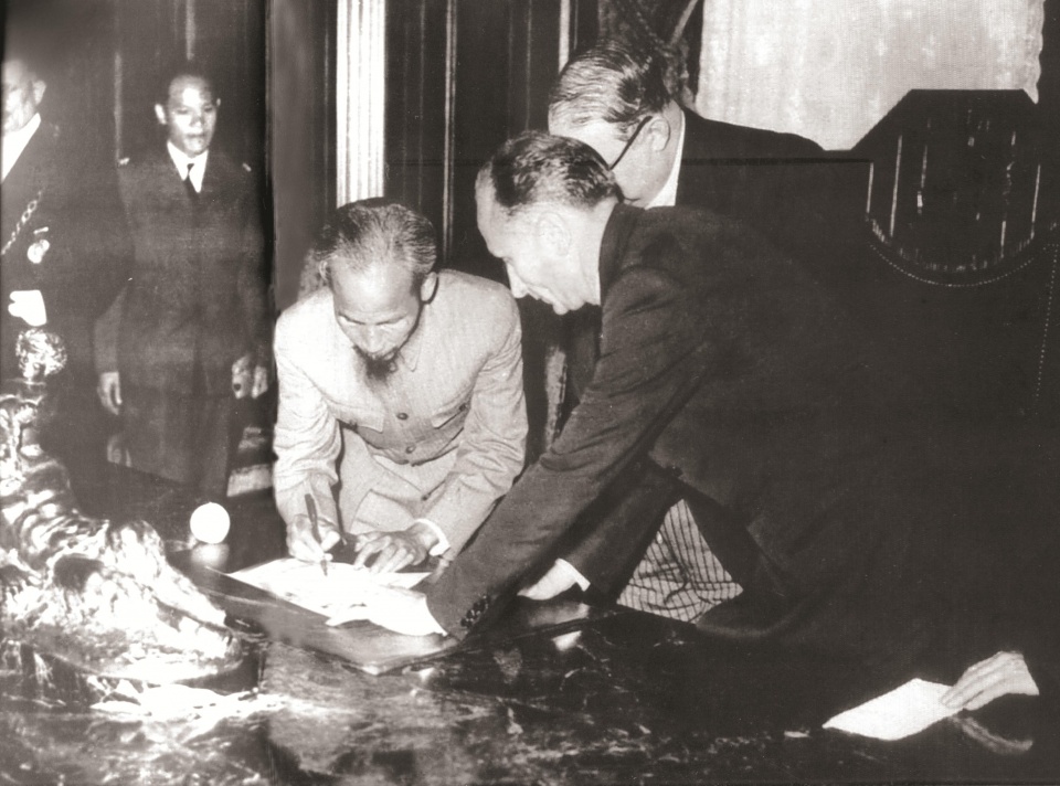 ngoai giao viet nam tu khong den co