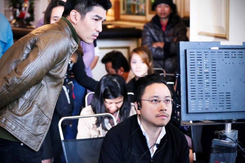 toi thay hoa vang tren co xanh thanh cong khong can nhieu tien