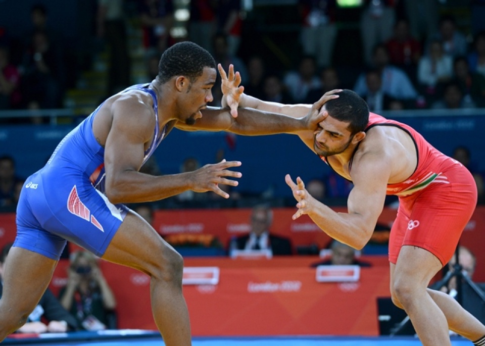 dau vat va quan he my iran