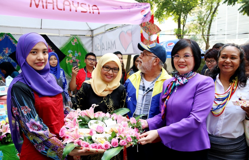 nhieu huong vi mot tam long