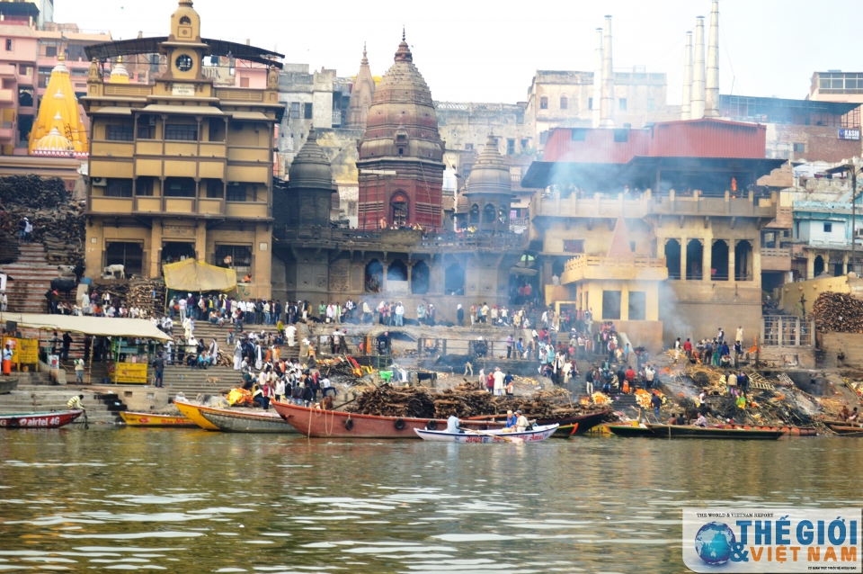 tham quan varanasi vung dat thanh linh thieng ben song hang