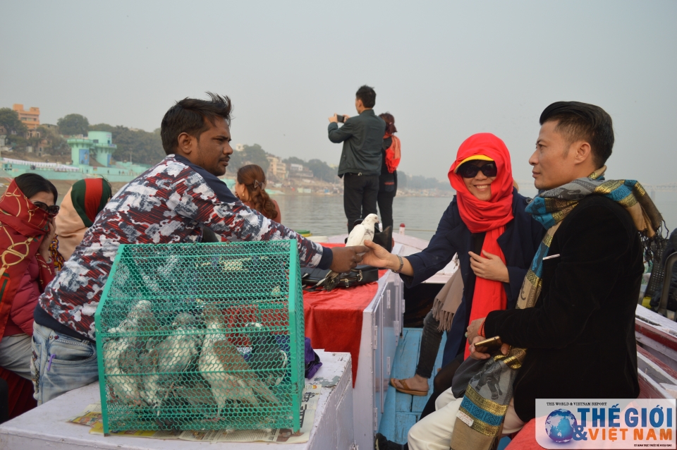 tham quan varanasi vung dat thanh linh thieng ben song hang