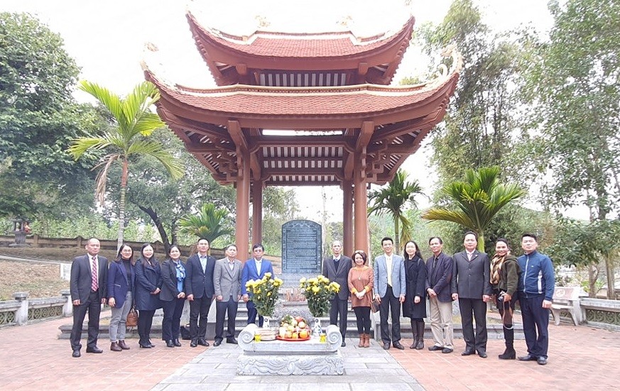 Đoàn Bộ Ngoại giao Chúc Tết tỉnh Tuyên Quang và dâng hương tại Khu Di tích xã Minh Thanh