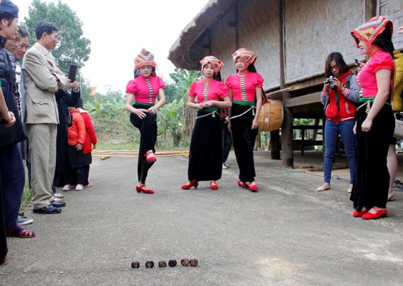 le cau an cua nguoi thai tai ngoi nha chung