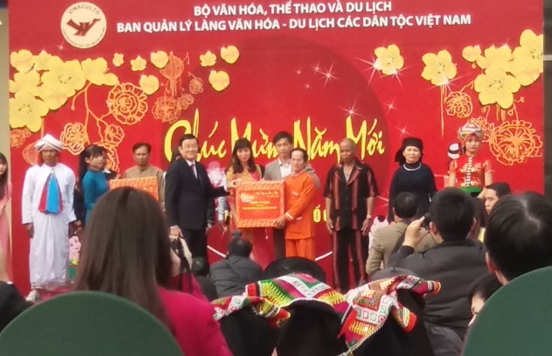 Chủ tịch nước chúc Tết đồng bào các dân tộc chu tich nuoc chuc tet dong bao cac dan toc