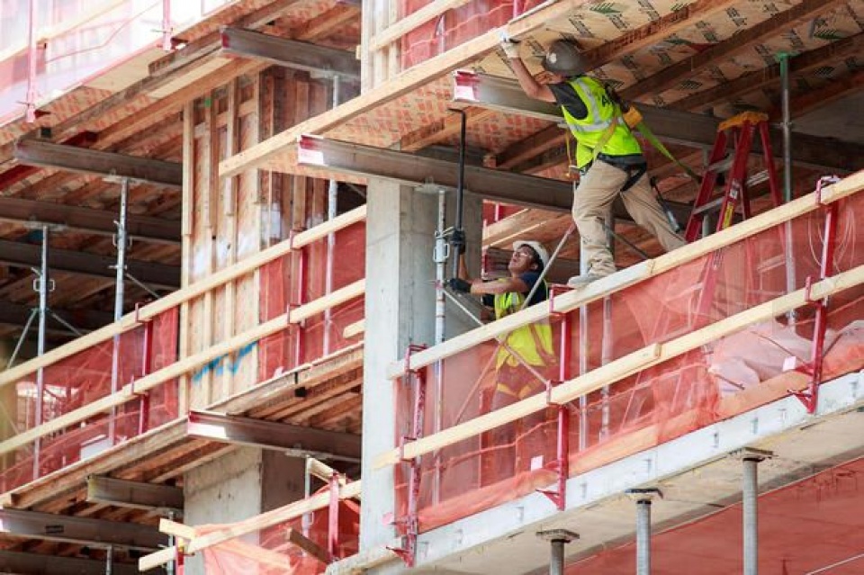 nguoi nhap cu lam cong viec gi o my