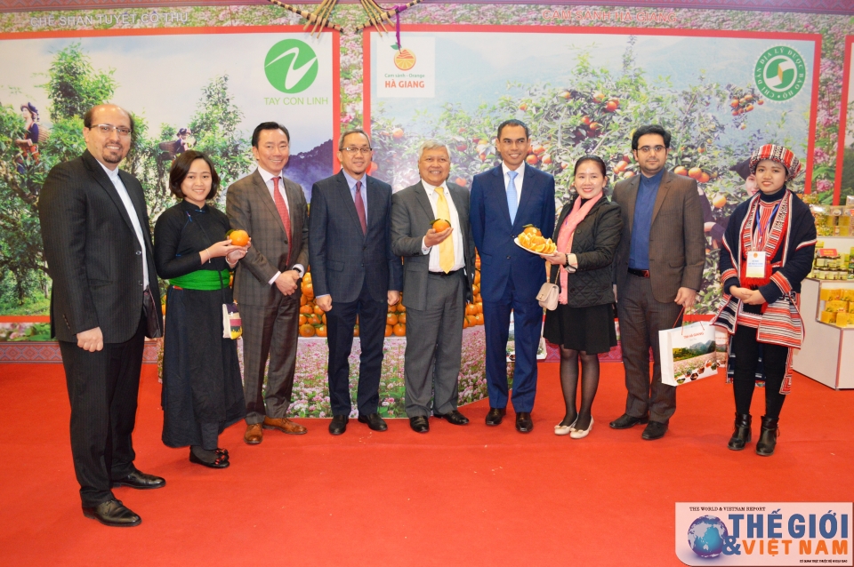 trien lam anh va gioi thieu san pham ha giang hut khach ngoai