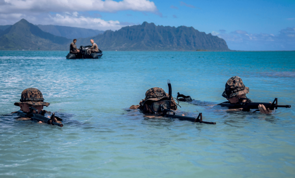 Để hỗ trợ UAV, Mỹ phát triển cả tàu chiến không người lái