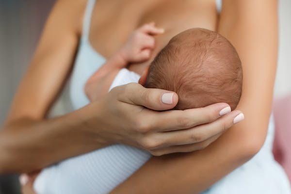 Úc khuyến cáo tiêm vaccine Covid-19 cho phụ nữ mang thai và đang cho con bú.