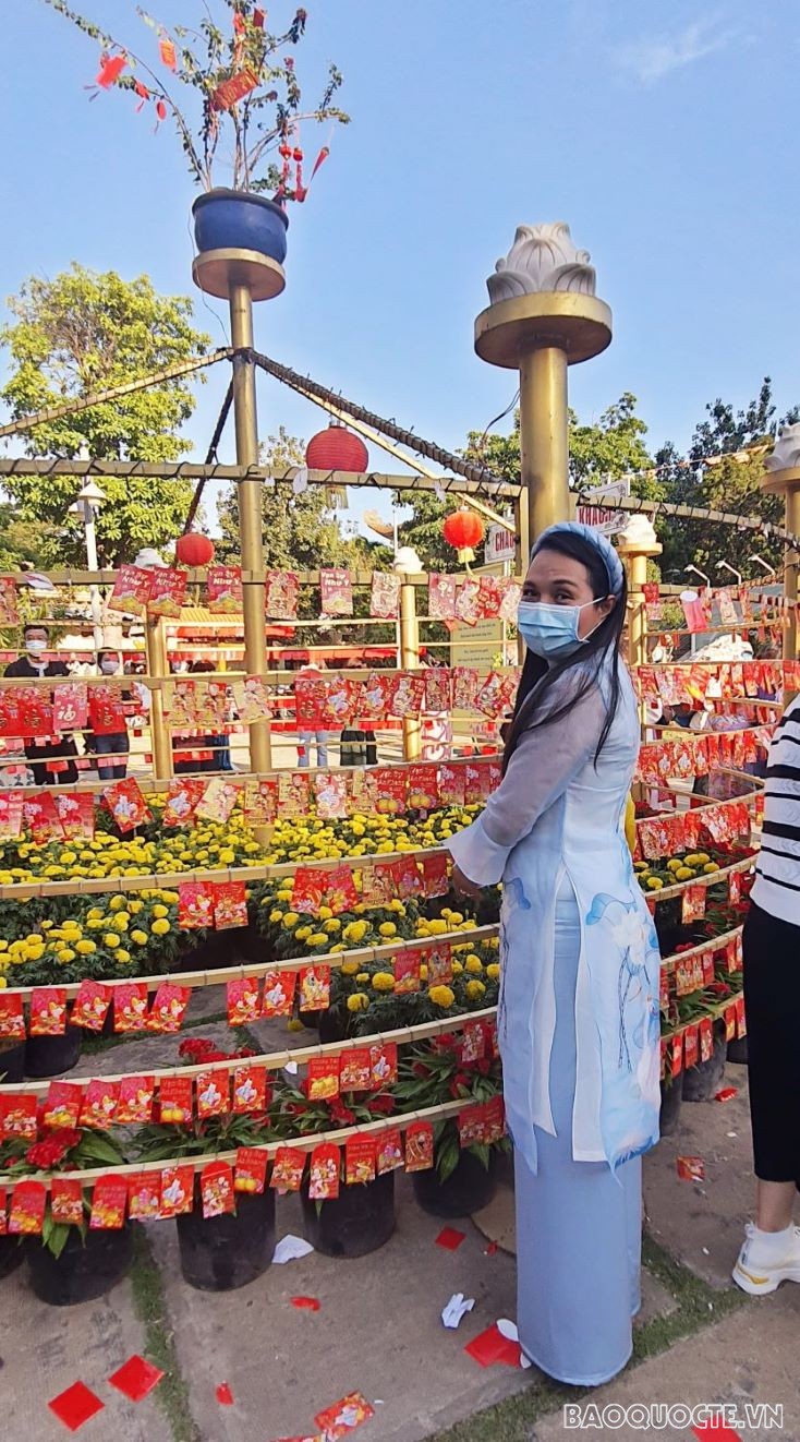 Người dân TP Hồ Chí Minh náo nức đến chùa đầu Xuân