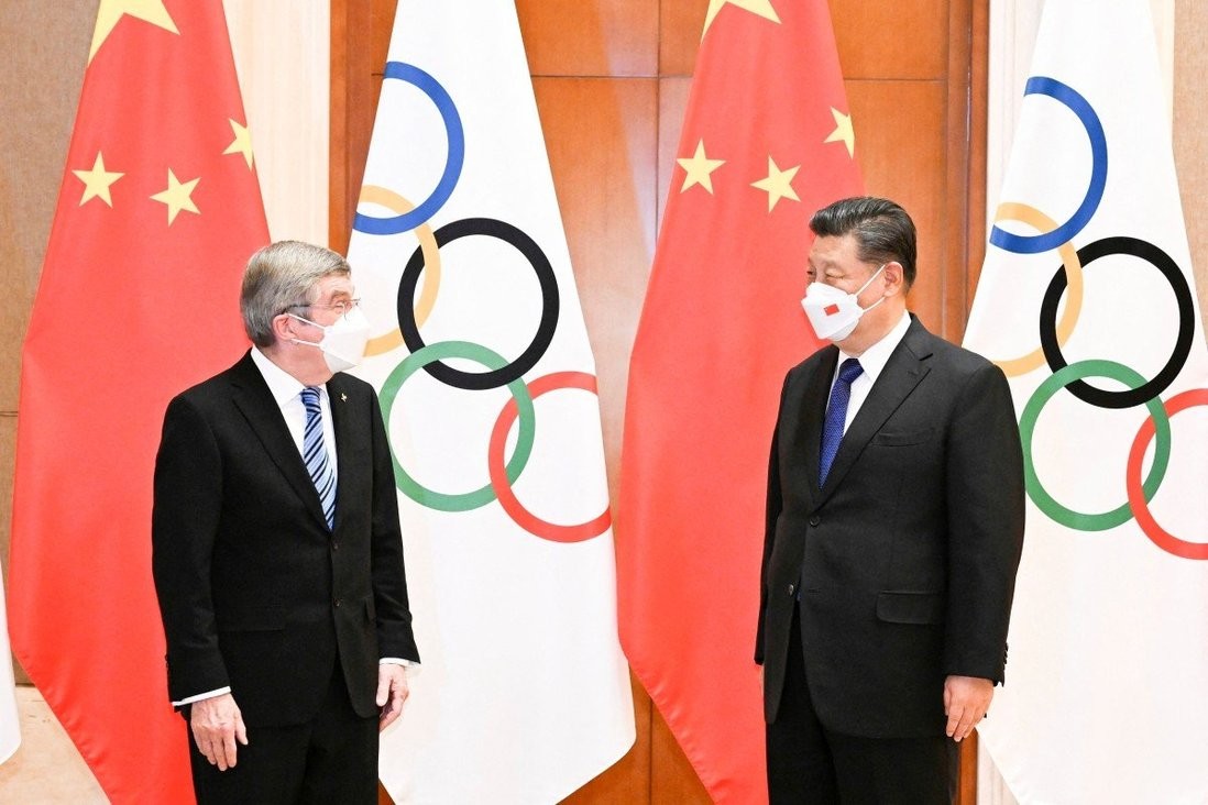 Ông Tập đã nồng nhiệt chào đón Chủ tịch IOC Thomas Bach. (Nguồn: SCNP)