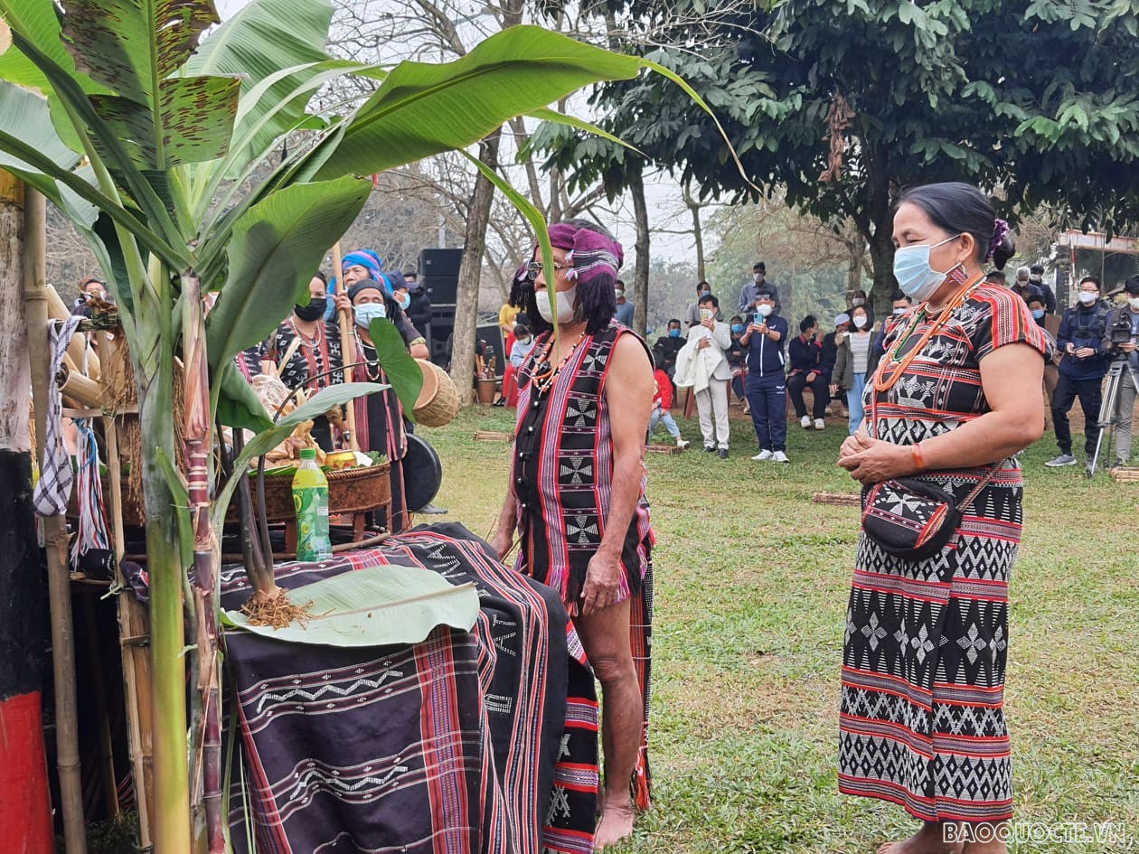 Rộn ràng Lễ mừng lúa mới của dân tộc Tà Ôi Rộn ràng Lễ mừng lúa mới của dân tộc Tà Ôi