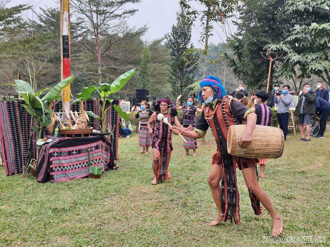 Rộn ràng Lễ mừng lúa mới của dân tộc Tà Ôi Rộn ràng Lễ mừng lúa mới của dân tộc Tà Ôi