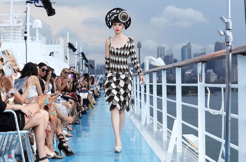 show thoi trang an tuong tren boong tau