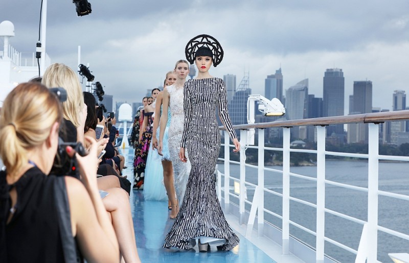 show thoi trang an tuong tren boong tau