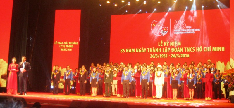 doan tncs ho chi minh 85 nam trang su ve vang