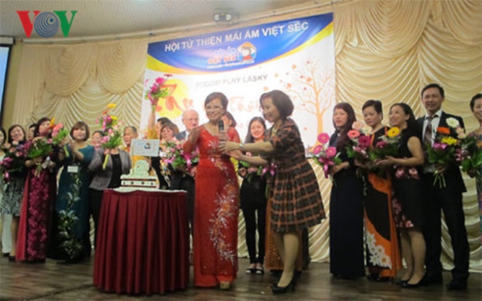 Phụ nữ Việt tại Czech hội nhập sâu và hướng về đất nước phu nu viet tai czech hoi nhap sau va huong ve dat nuoc