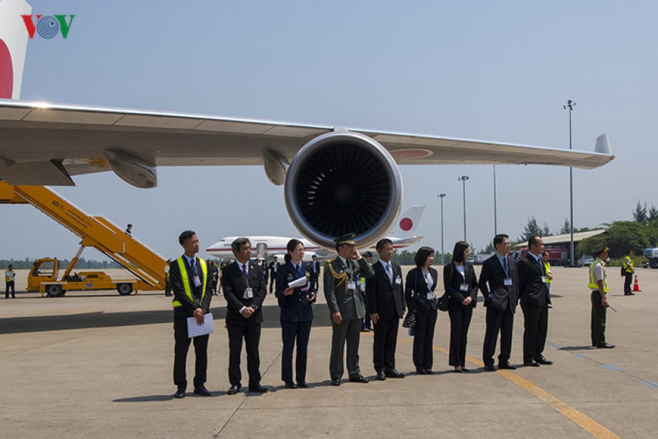 nha vua va hoang hau nhat ban roi hue nhung khoanh khac xuc dong