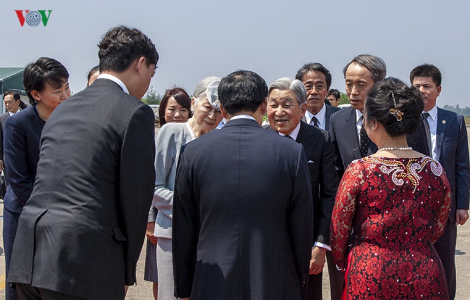 nha vua va hoang hau nhat ban roi hue nhung khoanh khac xuc dong