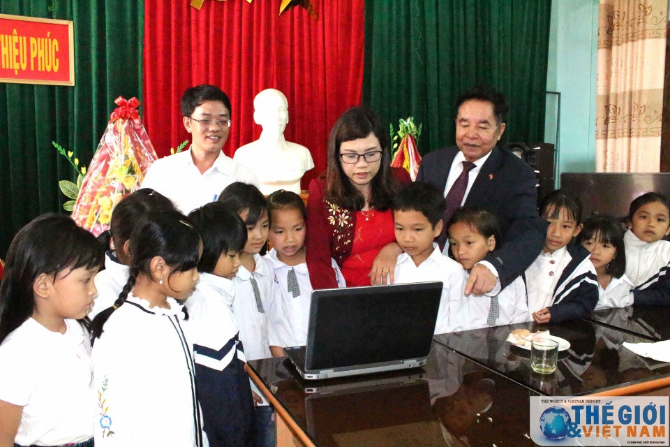 theo chan ong nuoc sach len non xuong bien