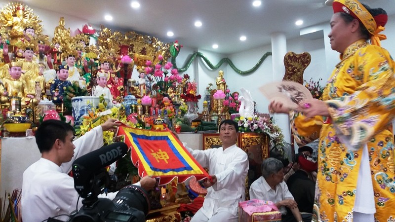 tim ve nguon coi cua shaman giao