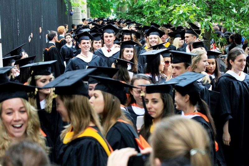 tien si my cung that nghiep hang loat