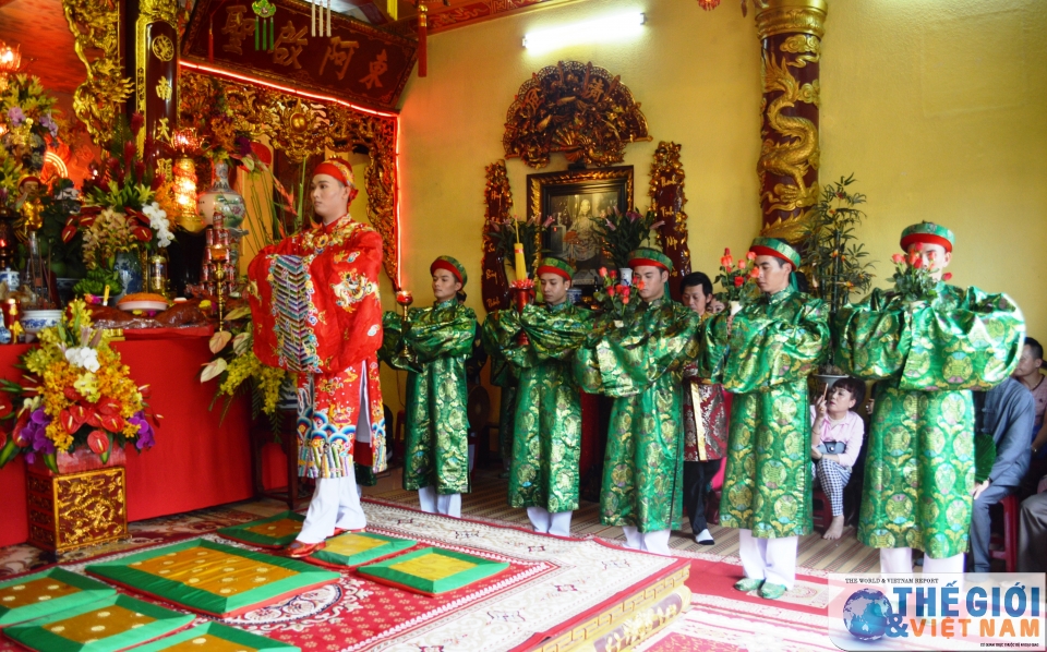 tan mat xem nghe sy hoai linh te le den song son