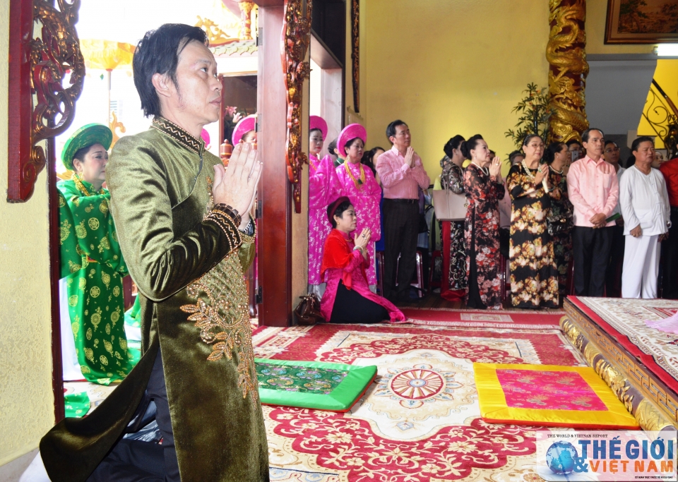 tan mat xem nghe sy hoai linh te le den song son